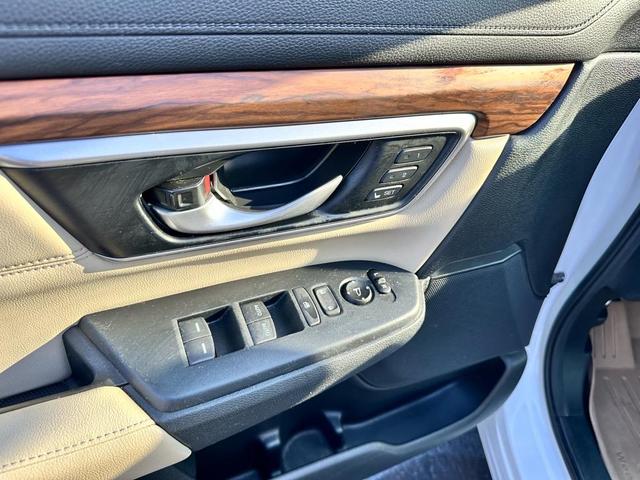 Photo of 2020 Platinum White Pearl Honda CR-V