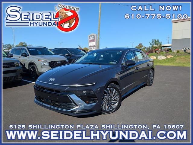 Photo of 2024 Carbon Blue Hyundai SONATA Hybrid