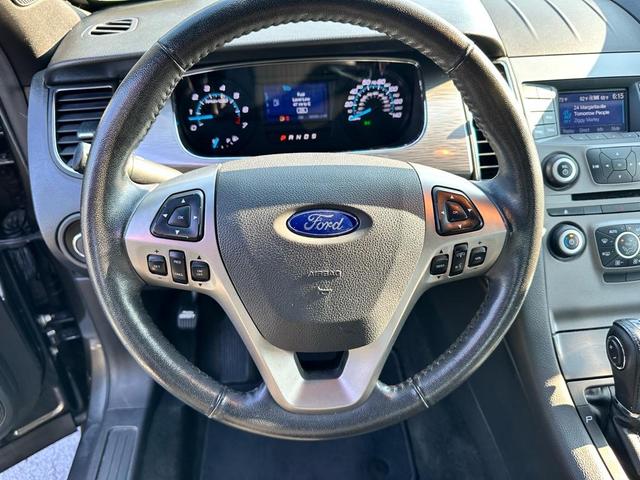 Photo of 2016 Gray Ford Taurus