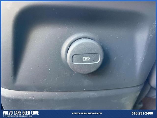 Photo of 2025 Silver Volvo XC60 Plug-In Hybrid