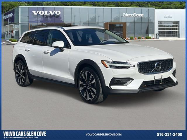 2022 Volvo V60 Cross Country