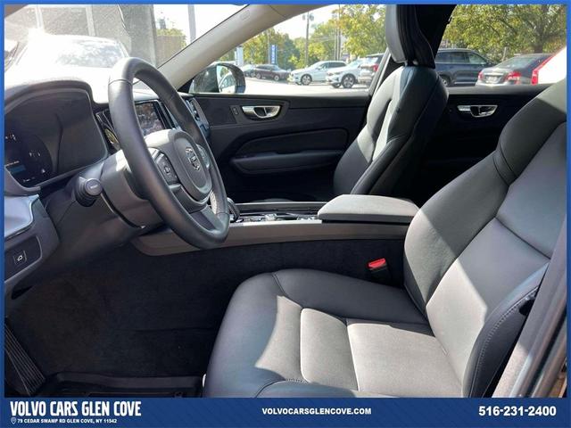 Photo of 2025 Onyx Black Metallic Volvo XC60
