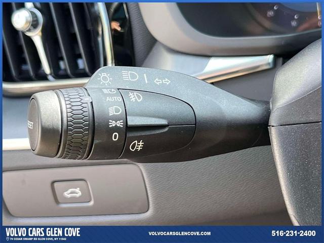 Photo of 2025 Onyx Black Metallic Volvo XC60