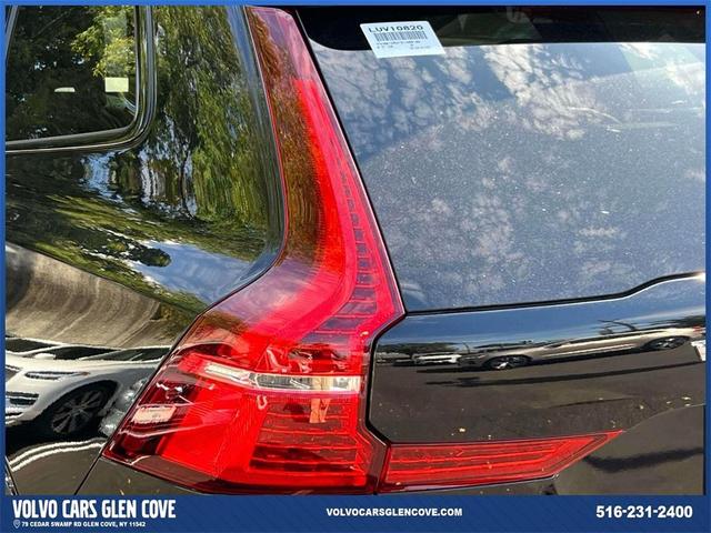 Photo of 2025 Onyx Black Metallic Volvo XC60