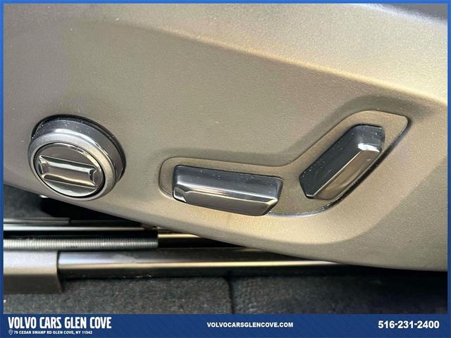Photo of 2025 Onyx Black Metallic Volvo XC60