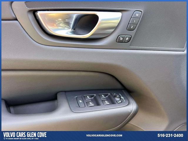 Photo of 2025 Onyx Black Metallic Volvo XC60