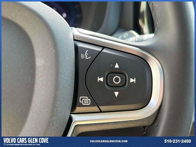 Photo of 2025 Onyx Black Metallic Volvo XC60