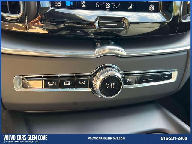 Photo of 2025 Onyx Black Metallic Volvo XC60