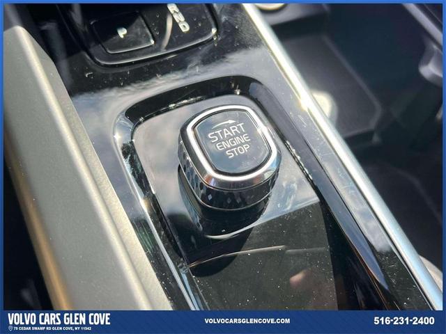 Photo of 2025 Onyx Black Metallic Volvo XC60