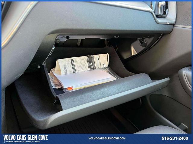 Photo of 2025 Onyx Black Metallic Volvo XC60
