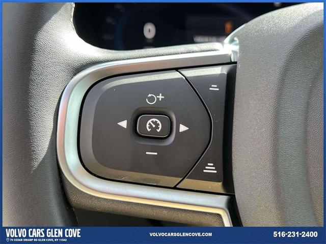 Photo of 2025 Onyx Black Metallic Volvo XC60