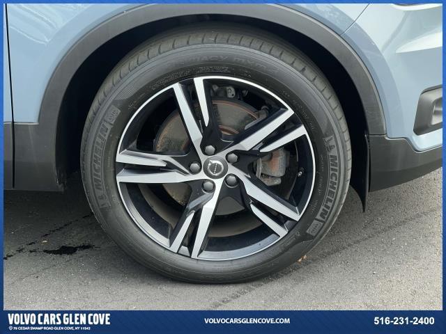 Photo of 2022 Thunder Gray Metallic Volvo XC40