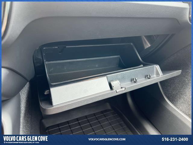 Photo of 2022 Thunder Gray Metallic Volvo XC40