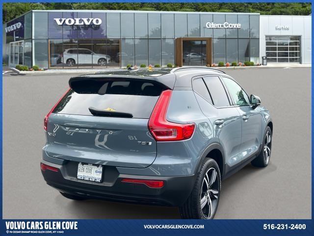 Photo of 2022 Thunder Gray Metallic Volvo XC40