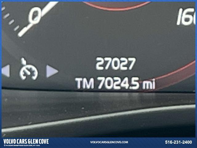 Photo of 2022 Thunder Gray Metallic Volvo XC40