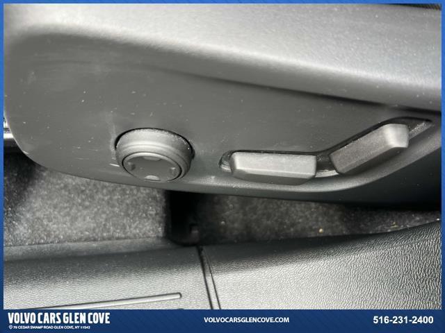 Photo of 2022 Thunder Gray Metallic Volvo XC40