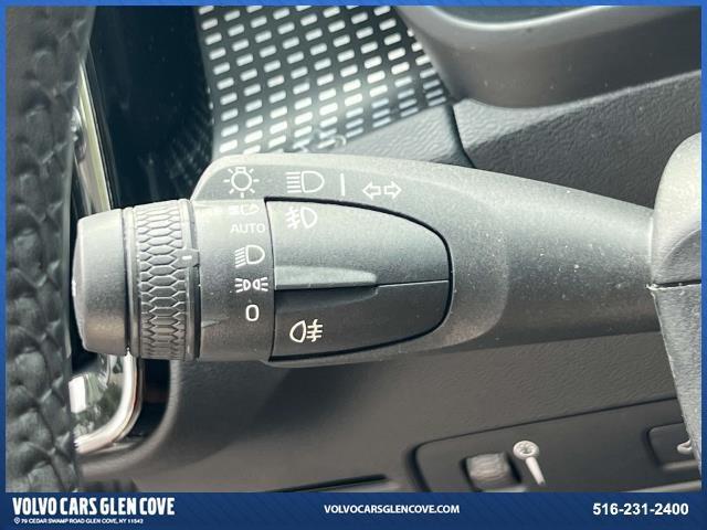 Photo of 2022 Thunder Gray Metallic Volvo XC40
