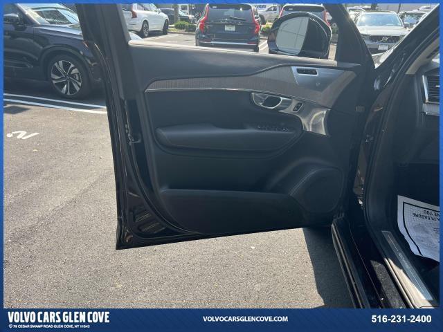 Photo of 2023 Onyx Black Metallic Volvo XC90 Recharge Plug-In Hybrid