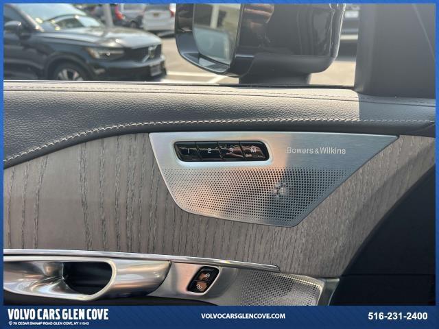 Photo of 2023 Onyx Black Metallic Volvo XC90 Recharge Plug-In Hybrid