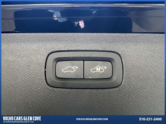 Photo of 2023 Onyx Black Metallic Volvo XC90 Recharge Plug-In Hybrid