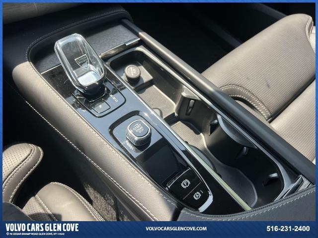 Photo of 2023 Onyx Black Metallic Volvo XC90 Recharge Plug-In Hybrid