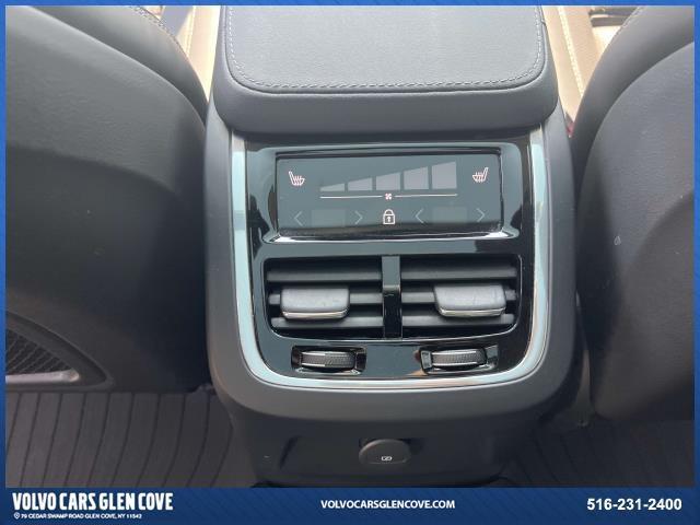 Photo of 2023 Onyx Black Metallic Volvo XC90 Recharge Plug-In Hybrid
