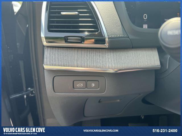 Photo of 2023 Onyx Black Metallic Volvo XC90 Recharge Plug-In Hybrid