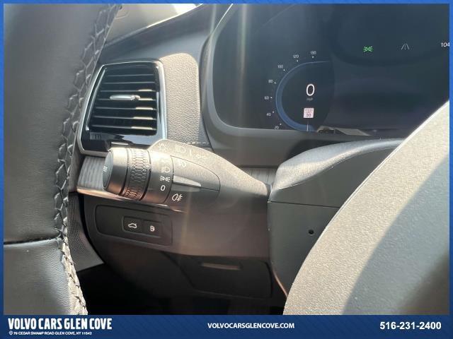 Photo of 2023 Onyx Black Metallic Volvo XC90 Recharge Plug-In Hybrid