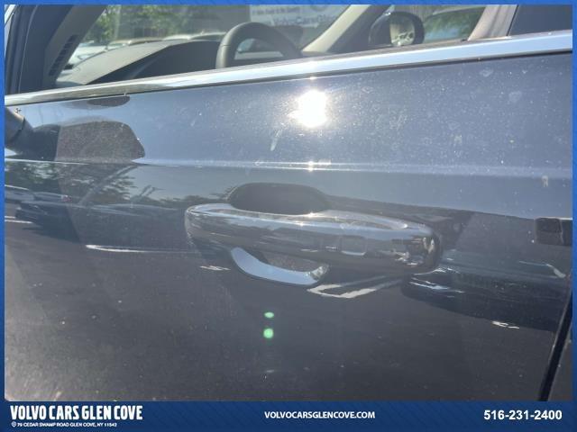 Photo of 2023 Onyx Black Metallic Volvo XC90 Recharge Plug-In Hybrid