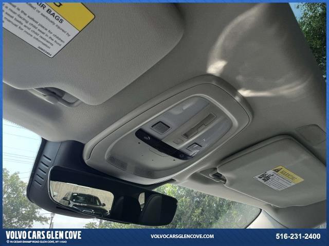 Photo of 2023 Onyx Black Metallic Volvo XC90 Recharge Plug-In Hybrid