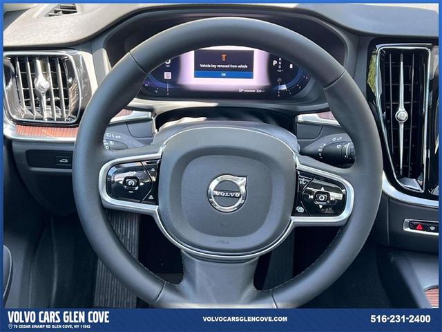 Photo of 2025 Metallic Volvo S60