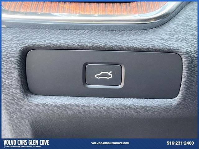 Photo of 2025 Metallic Volvo S60