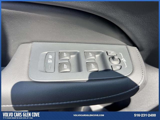 Photo of 2025 Metallic Volvo S60