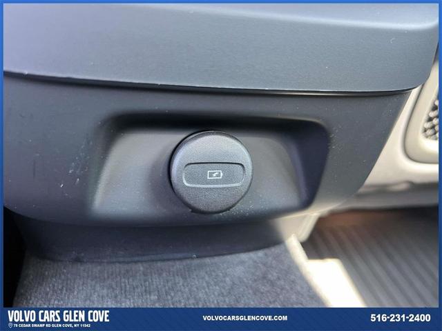 Photo of 2025 Metallic Volvo S60