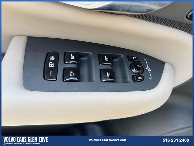 Photo of 2025 Mulberry Red Volvo XC90