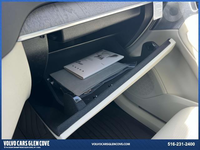 Photo of 2025 Crystal White Pearl Volvo XC90 Plug-In Hybrid