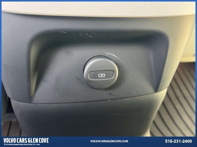 Photo of 2025 Crystal White Pearl Volvo XC90 Plug-In Hybrid