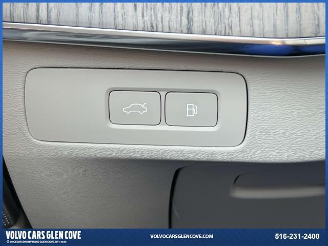 Photo of 2025 Crystal White Pearl Volvo XC90 Plug-In Hybrid