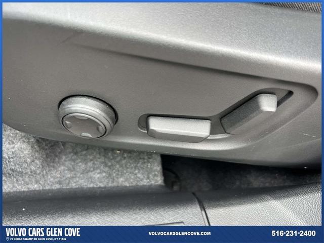 Photo of 2025 Silver Volvo XC40