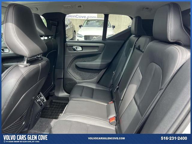 Photo of 2025 Silver Volvo XC40