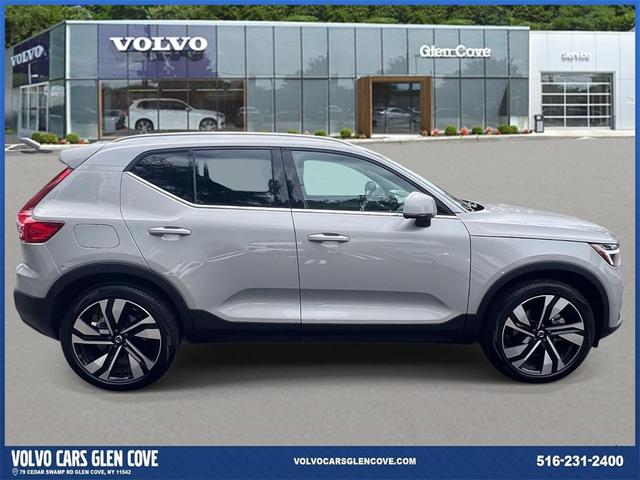 Photo of 2025 Silver Volvo XC40