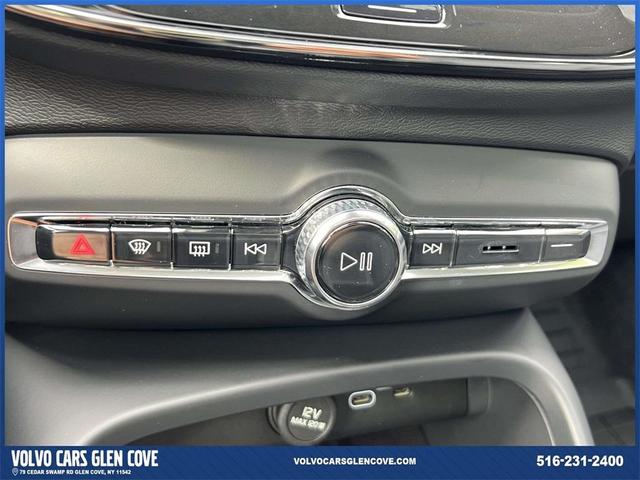 Photo of 2025 Silver Volvo XC40