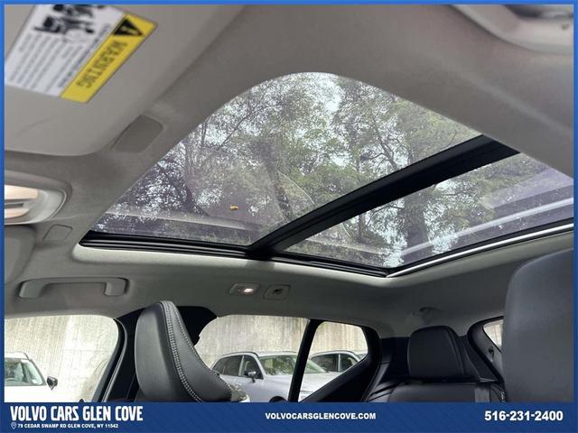 Photo of 2025 Silver Volvo XC40