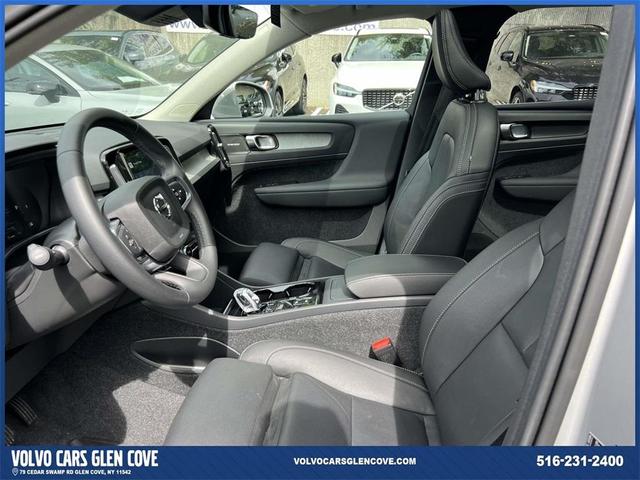 Photo of 2025 Silver Volvo XC40