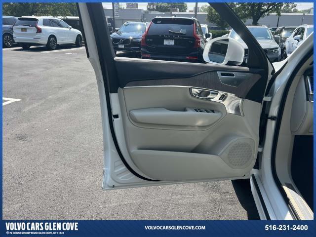 Photo of 2023 Crystal White Metallic Volvo XC90 Recharge Plug-In Hybrid