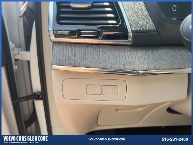 Photo of 2023 Crystal White Metallic Volvo XC90 Recharge Plug-In Hybrid