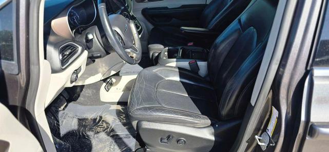 Photo of 2018 Gray Chrysler Pacifica