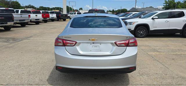Photo of 2020 Silver Ice Metallic Chevrolet Malibu