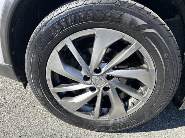 Photo of 2014 Brilliant Silver Nissan Rogue