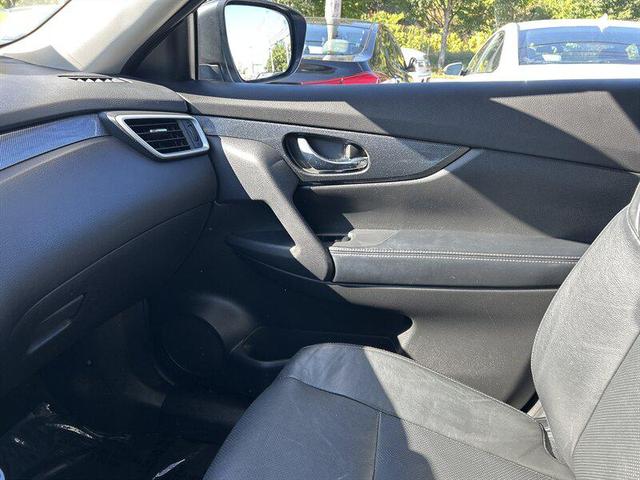 Photo of 2014 Brilliant Silver Nissan Rogue